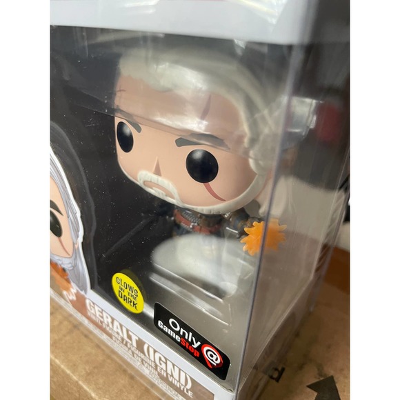 Funko Pop! The Witcher (Wild Hunt): Geralt (GITD) - Picture 13 of 14